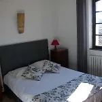 מלון Du Pont Vieux 3*