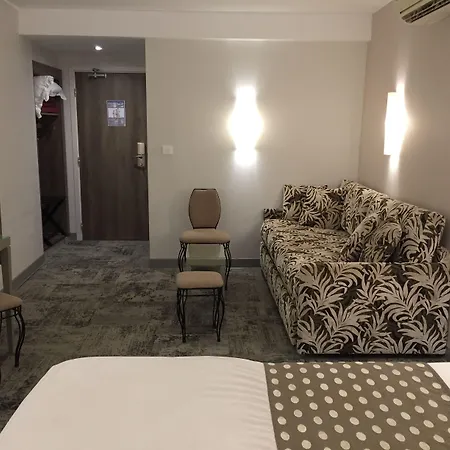 Hotel Du Pont Vieux, Au Pied De La Cité 3*