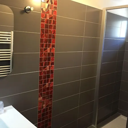 Hotel Du Pont Vieux, Au Pied De La Cité 3*