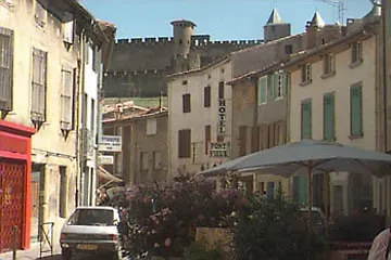 Du Pont Vieux, Au Pied De La Cite Carcassone