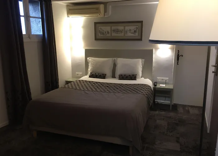 Du Pont Vieux Hotel 3*